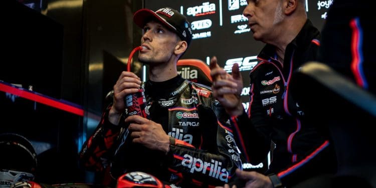 Lorenzo Savadori em Silverstone com a Aprilia mas… com cautelas: ‘É uma pista magnífica, mas é quase nova para mim’
