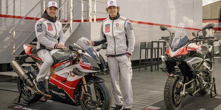 Bimota não mexe na equipa e renova com Alex Lowes e Axel Bassani para 2026