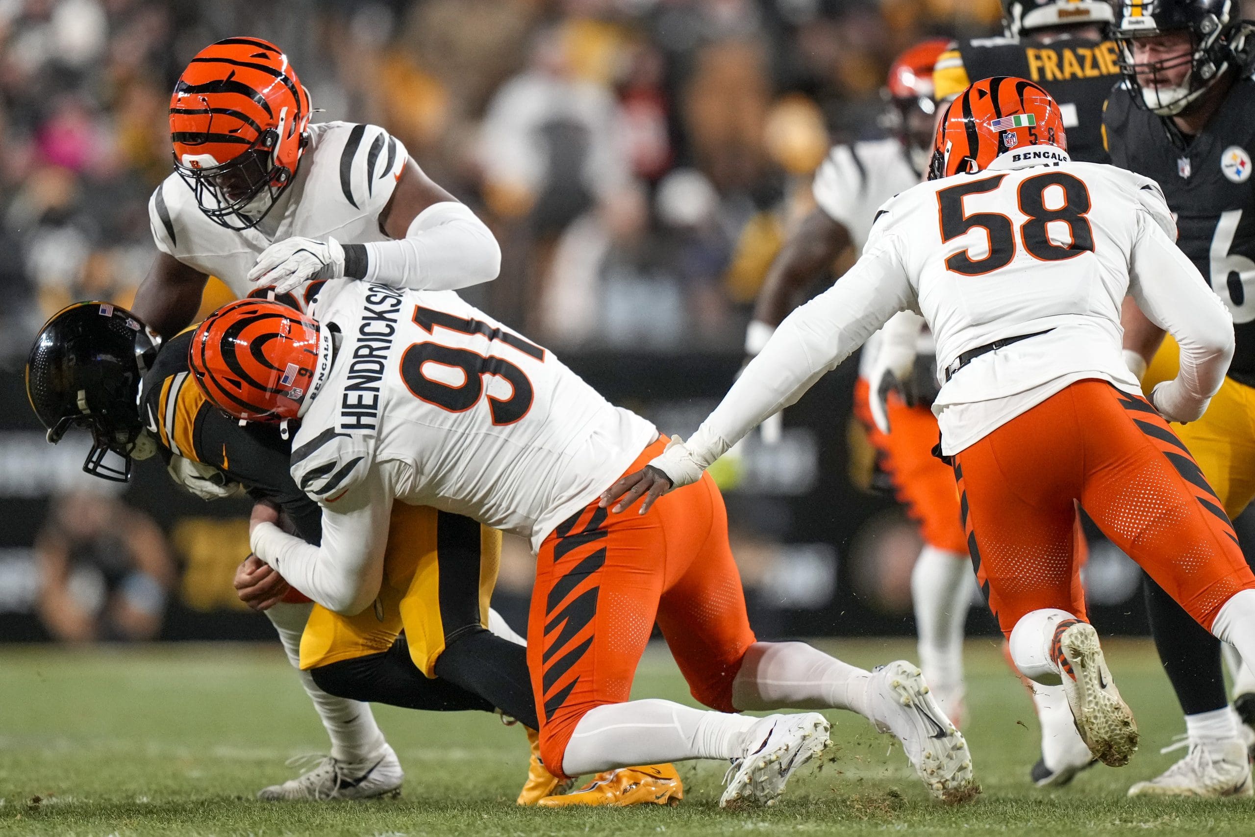 Trey Hendrickson threatens holdout as Bengals refuse to negotiate new contract before shocking fines loom over minicamp - Motociclismo