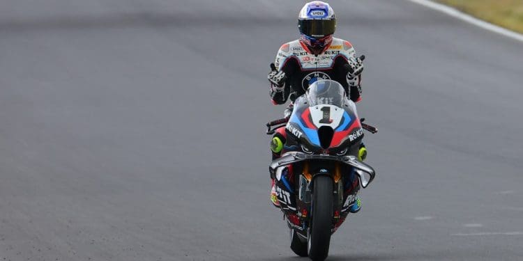 Razgatlioglu falhou a vitória na curva final em Most: ‘Tive muito spin na saída; Estou irritado porque a moto começou a perder potência’