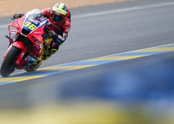 Joan Mir encaminhado ao hospital após queda na corrida em França