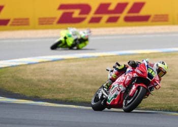 Joan Mir na frente de warm-up encurtado no GP de França; Miguel Oliveira em 16.º