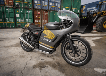 The Rocket Lion: a Honda GB350S transformada numa café racer com «energia» das corridas
