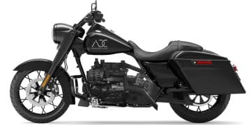 O mundo afasta-se dos fósseis, mas a Axiom Diesel Cycles rema contra a maré