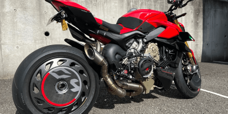 Eleve o nível: Ducati Streetfighter V4S personalizada com peças X-TOP