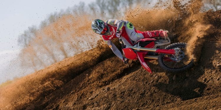 Vídeo: A Ducati Desmo 450MX de perto em ação