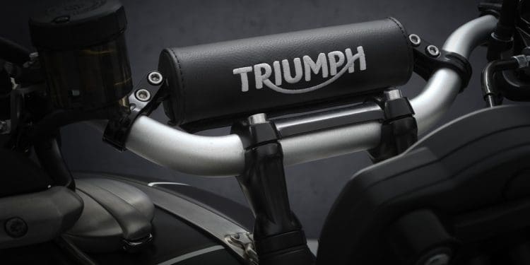 Triumph desenvolve nova Scrambler que foi «apanhada» a testar