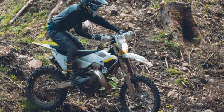 Husqvarna renova parceria com Ridin’ Smoke para 2025