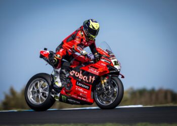 Stefano Cecconi alimenta especulação sobre substituto de Álvaro Bautista para 2026 e garante: ‘Temos muitos opções’