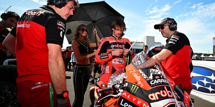 Nicolò Bulega garante continuidade na Ducati e no WSBK para 2026; Líder do campeonato só pensar em vencer em Misano