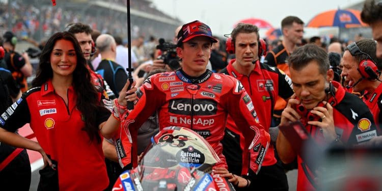 ‘Faz amanhã 15 anos da minha primeira vitória, mas deram-me 26 anos, por isso ainda me vejo como um jovem’ – Marc Márquez revela bom humor