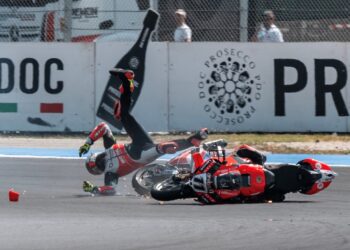 Galeria: Veja a queda assustadora entre Nicolò Bulega e Axel Bassani na corrida Superpole do WSBK em Misano