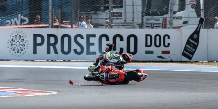 Nicolò Bulega não poupa Axel Bassani após queda em Misano: ‘Não pediu desculpa; Teve um erro de principiante’