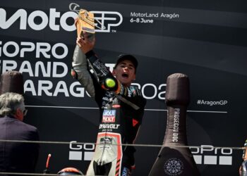 Fermín Aldeguer emocionado com vitória de David Muñoz em Moto3