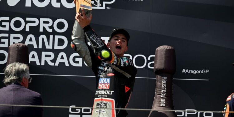 Fermín Aldeguer emocionado com vitória de David Muñoz em Moto3