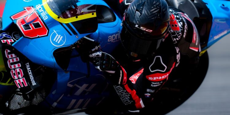 Manuel González estreou-se com uma moto de MotoGP e deixou Davide Brivio feliz: ‘É bom ver o entusiasmo e o sorriso’