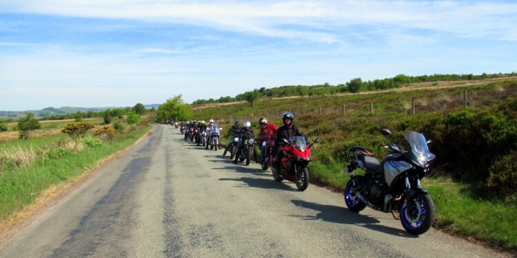 Clube de Buxton ultrapassa £18.000 (21.299€) para a Cancer Research UK com sétima edição solidária