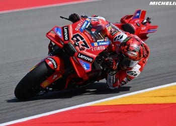 Bagnaia muda estilo de pilotagem: ‘Tive 30 metros de travagem com a roda bloqueada’