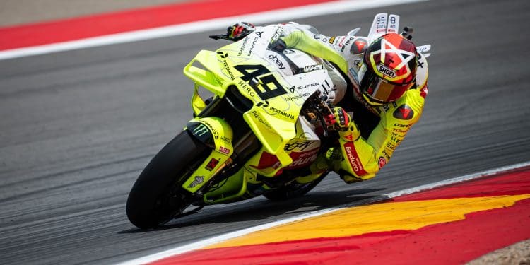 Fabio Di Giannantonio e Fabio Quartararo garantem Q2 em sessão desastrosa para Bezzecchi; Miguel Oliveira parte do 16.º lugar