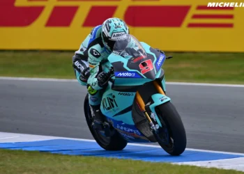 Andrea Mantovani vence corrida 1 do MotoE após queda de Mattia Casadei na última volta