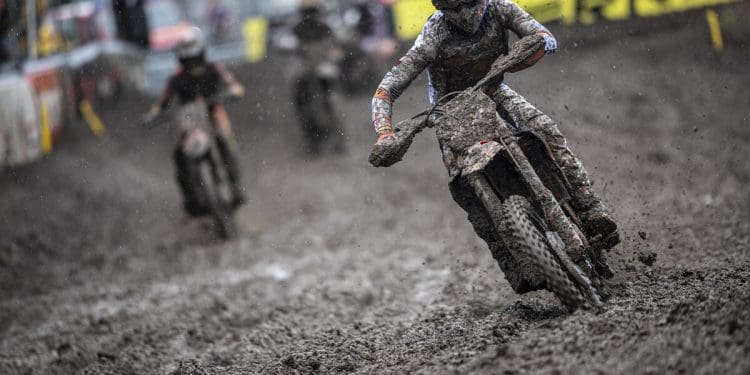 Andrea Adamo volta a vencer e recupera a placa vermelha na Alemanha