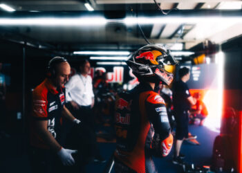 Da ‘mudança constante’ da vida, ao preferir não se ‘imaginar’ com a Ducati, Pedro Acosta mantém-se fiel à KTM