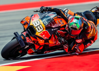 Assusto no arranque foi controlado com ‘suave’ aceleração por parte de Brad Binder