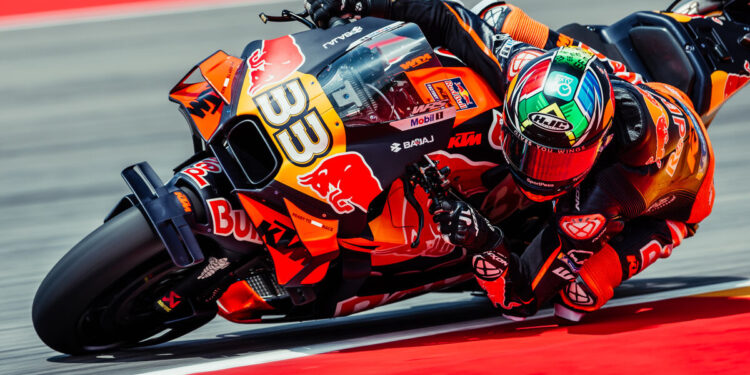 Assusto no arranque foi controlado com ‘suave’ aceleração por parte de Brad Binder