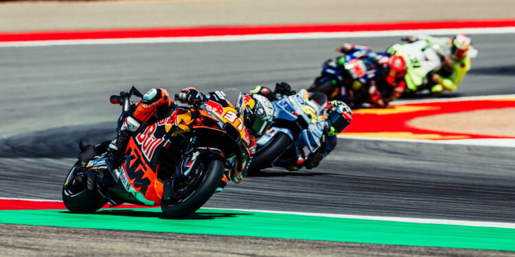 ‘Não havia hipótese nenhuma de acompanhar o Pecco Bagnaia, era 0.2s mais rápido que eu; É um cavalheiro, bastante limpo’, diz Pedro Acosta