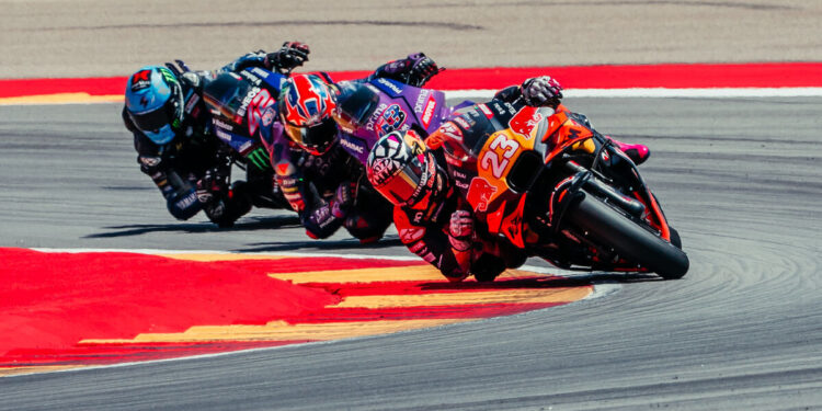 ‘É impossível ser agressivo quando a frente está sempre a bloquear’, Enea Bastianini