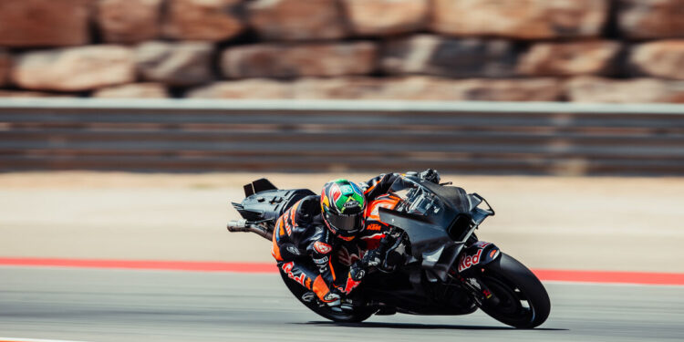 Brad Binder revela que KTM irá trabalhar em «quatro frentes»: ‘Vão analisar tudo e tentarão construir um pacote para cada piloto’