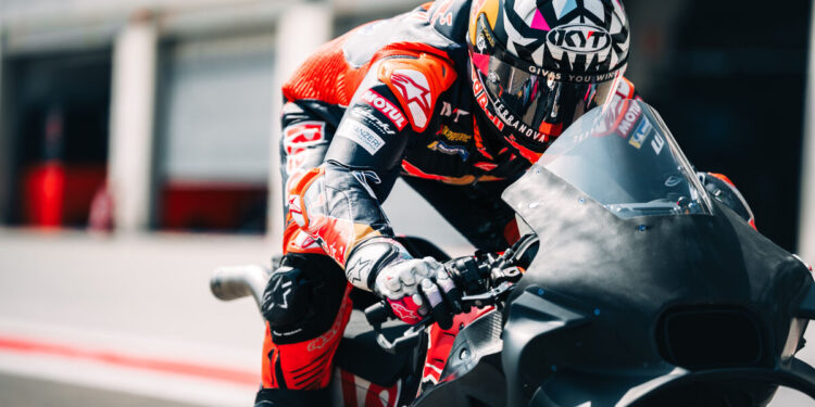 Enea Bastianini admite que ‘esperava mais’ da KTM nos testes em Aragão, a desabafa: ‘O que traz não se adapta às minhas necessidades’