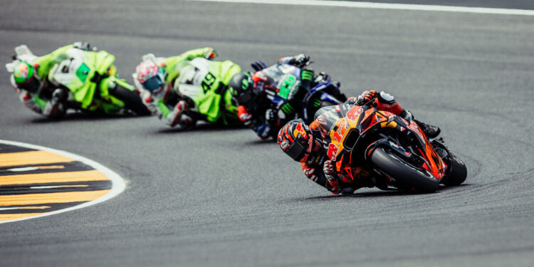 Estratégia de pneus e gestão da última curva centram preocupações de Viñales para domingo: ‘O macio funciona mas…’