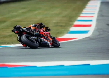 Brad Binder procura adaptação à nova filosofia da KTM: ‘Tens de ir realmente rápido mas sem forçar’