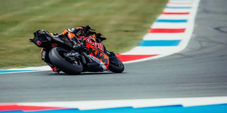 Brad Binder procura adaptação à nova filosofia da KTM: ‘Tens de ir realmente rápido mas sem forçar’