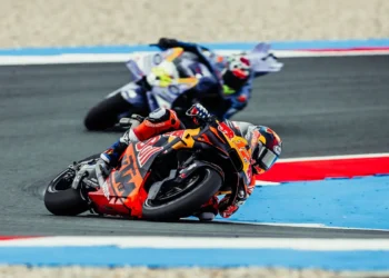 Maverick Viñales aponta a aspeto chave a melhorar: ‘Há que sair à frente e evitar-se todo esse lio e depois, claro, já é outra corrida’