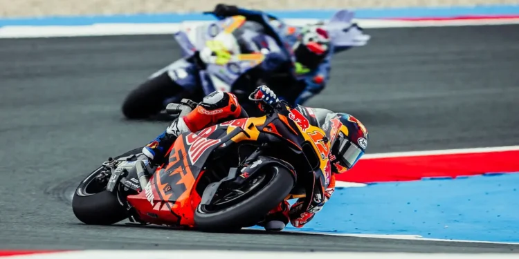 Maverick Viñales aponta a aspeto chave a melhorar: ‘Há que sair à frente e evitar-se todo esse lio e depois, claro, já é outra corrida’