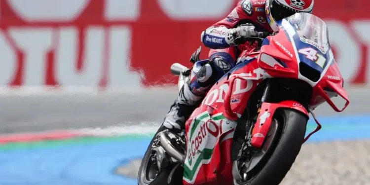 Aleix Espargaró não esconde confusão com a Honda: ‘Não entendo como pilotar esta moto com tanto chattering’