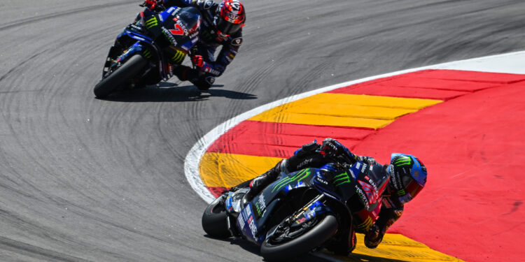 Andrea Dovizioso destaca a reestruturação da Yamaha e sublinha a importância de uma estratégia clara