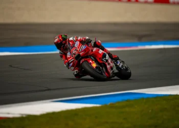 Pecco Bagnaia admite dificuldades em travagem que limitam desempenho em Assen: ‘Não consigo parar a moto quando e onde quero’