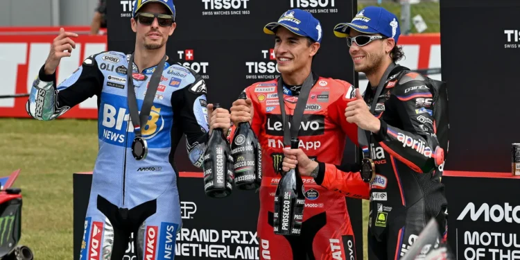 Marc Márquez defende irmão e rivais das críticas e questiona: ‘Então o Bezzecchi porque é que hoje não me atacou? Respeitem os pilotos’
