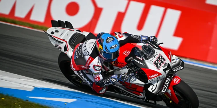 Final amargo para Miguel Oliveira em Assen: Português e Ai Ogura envolvidos em queda; Oliveira voltou mas acabou por abandonar depois