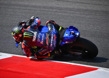 A performance da M1 que ‘muda muito quando o pneu aquece’ e Miguel Oliveira: ‘Fisicamente já não tinha força’