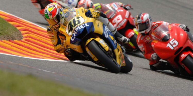 Vídeo: Recorde a batalha épica em Mugello, com quase duas décadas, que Valentino Rossi venceu