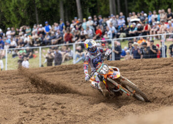 Sacha Coenen conquista primeira vitória de 2025 no MX2 após drama final com Simon Längenfelder