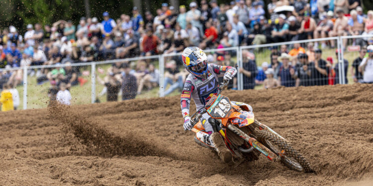 Sacha Coenen conquista primeira vitória de 2025 no MX2 após drama final com Simon Längenfelder