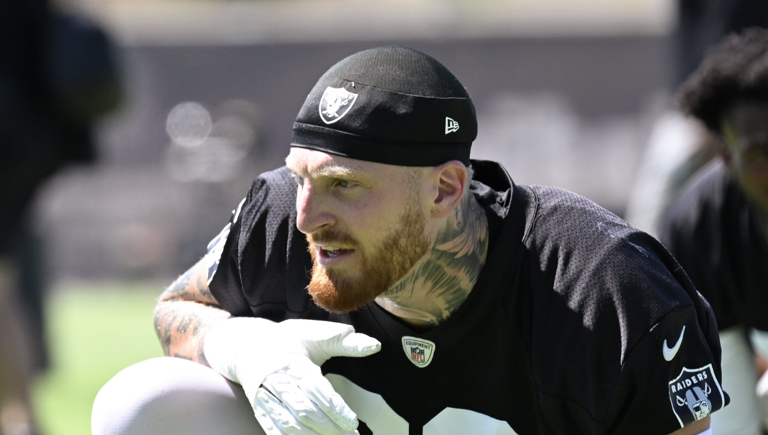 Maxx Crosby ignites Raiders' defense with fiery spirit and defiance against national rankings snub - Motociclismo