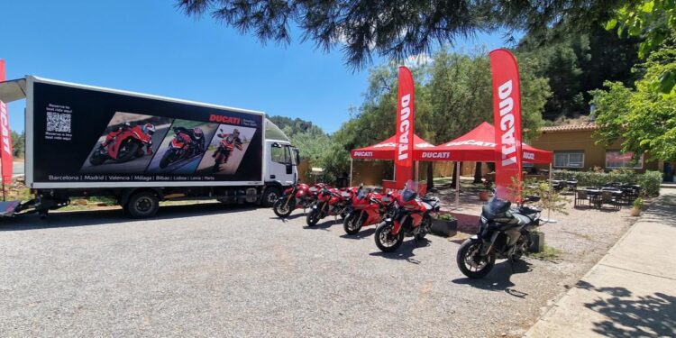 Ducati Emotion Tour 2025: Lisboa recebe camião com V2 neste feriado municipal