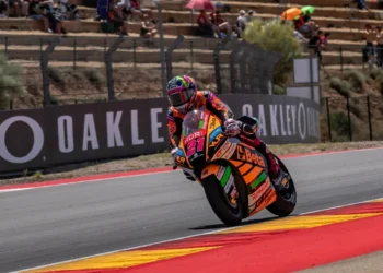 Alonso López deu o mote e depois do mau tempo mostrou muita velocidade no FP1 do Moto2; Manu González ficou a 0.010s