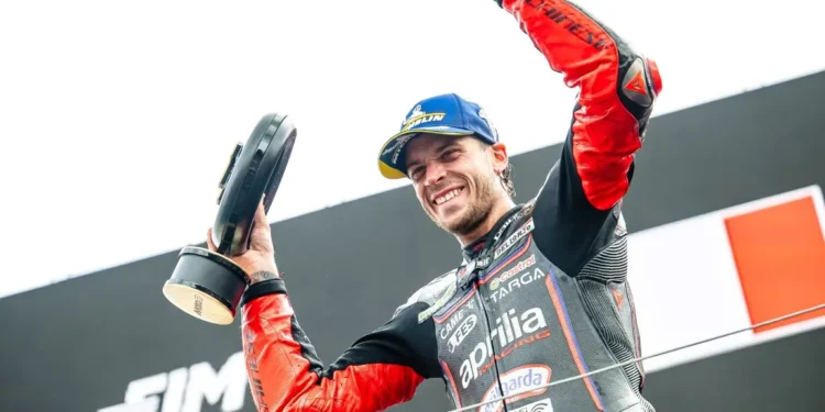 ‘Só tive uma oportunidade real de ataque’: Marco Bezzecchi explica por que não conseguiu ultrapassar Marc Márquez